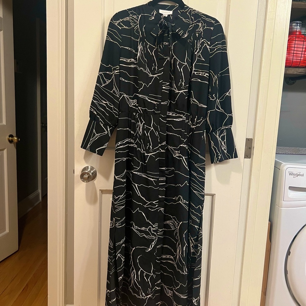 Topshop black and white maxi dress. Size 6.